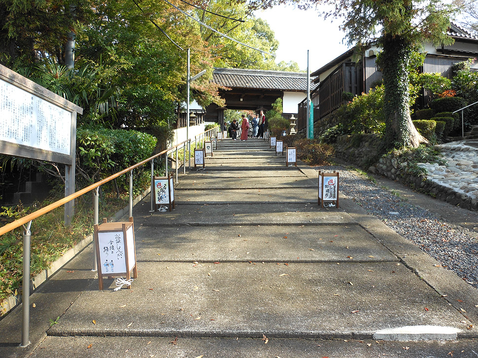 名張市街道イベント「隠(なばり)街道市」行灯点灯