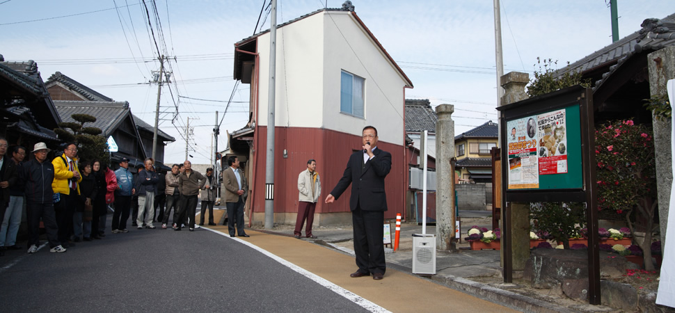 俵万智さんより短歌を寄贈・除幕式