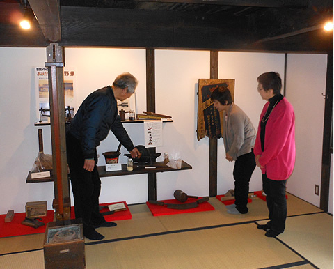 鳥羽街道「鳥羽大庄屋かどや」行灯提供