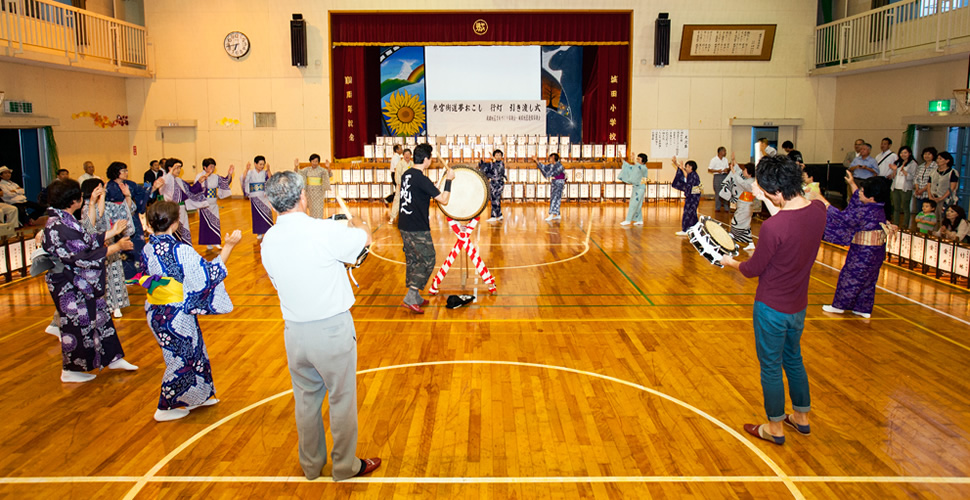 伊勢市・熊野街道(上地町)行灯点灯式