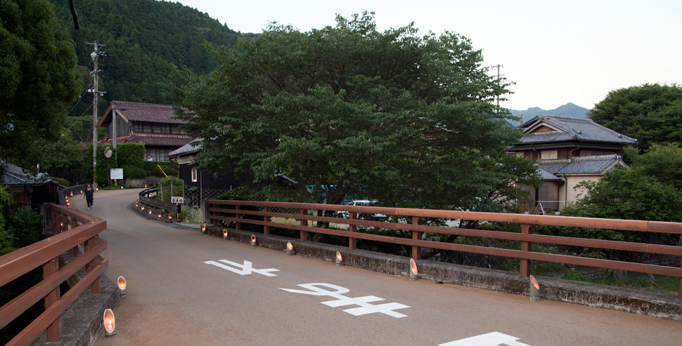 美杉町多気宿、川柳・俳句行灯点灯式