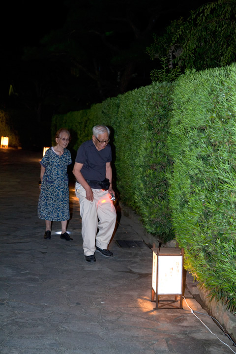 美杉町多気宿、川柳・俳句行灯点灯式