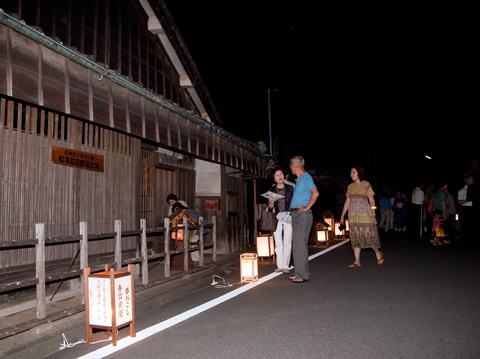 武四郎翁生誕地　川柳・俳句灯点灯