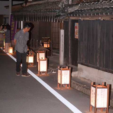 武四郎翁生誕地　川柳・俳句灯点灯