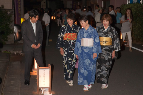 武四郎翁生誕地　川柳・俳句灯点灯